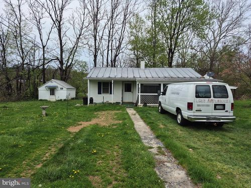 200 Middle Ln, GORE, VA, 22637-2435 | Card Image