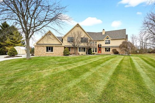 2366 Lost Creek Ct, Flushing, MI, 48433-9403 | Card Image