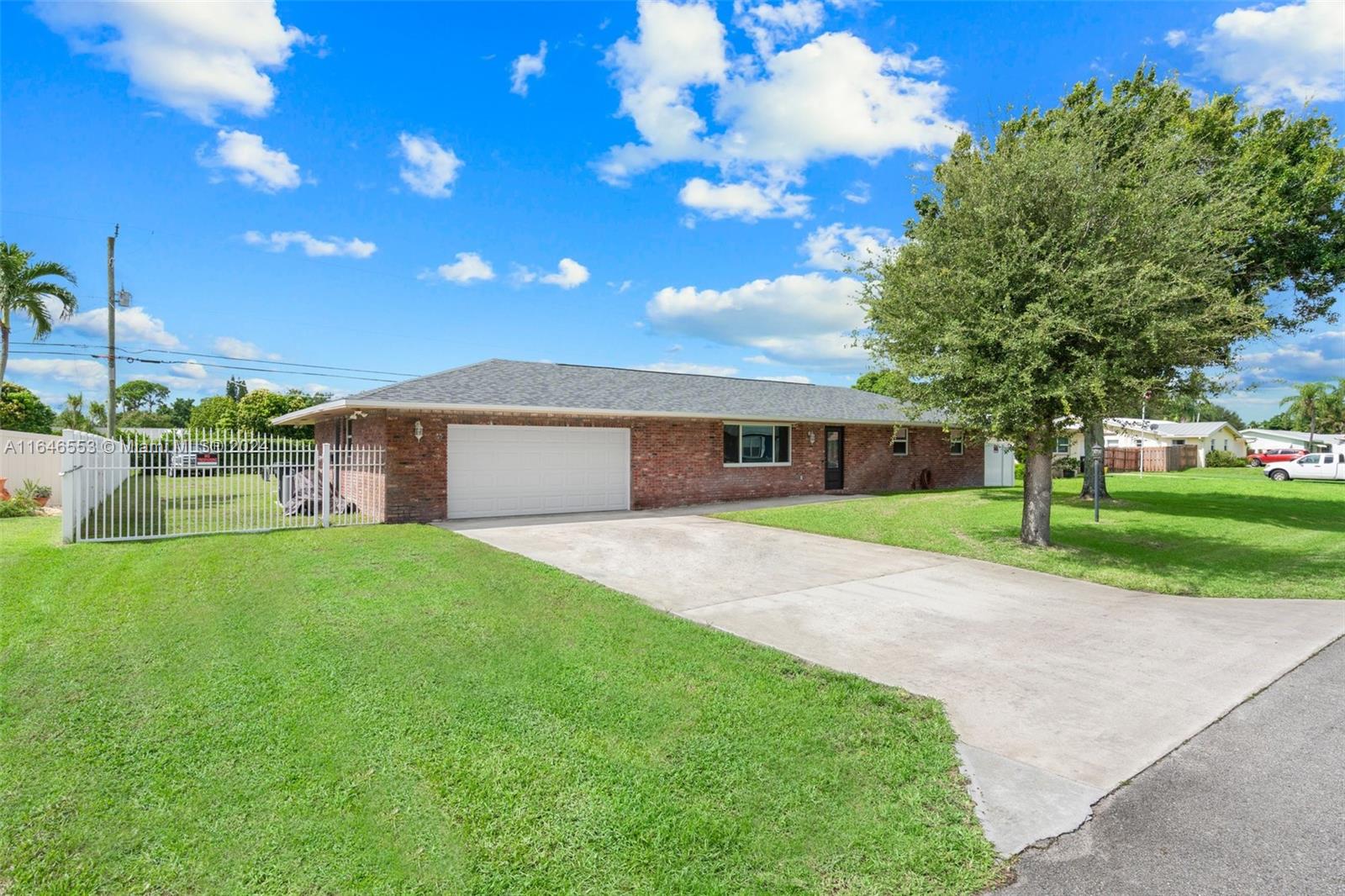 Arch Dr, Lake Worth, FL 33467