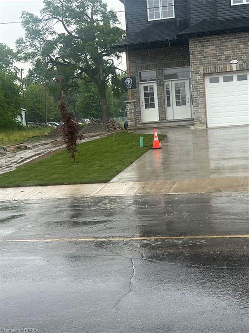 140 Mary Street, Brantford, ON, N3S3B9 | Card Image