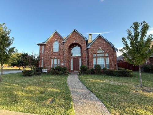 9724 Wolf Creek Dr, Irving, TX, 75063-5032 | Card Image