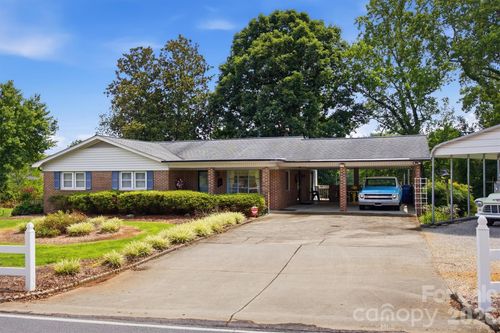 2711 Fairway Acres Cir, Lenoir, NC, 28645-7804 | Card Image