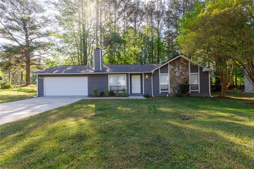 7085 Hania Dr, Fairburn, GA, 30213-3182 | Card Image