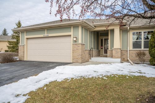 S70W15260 Honeysuckle Cir, Muskego, WI, 53150-7942 | Card Image