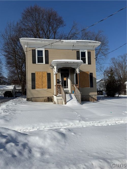 39 Perry St, Auburn, NY, 13021-2825 | Card Image