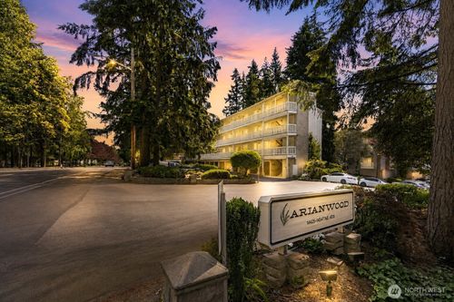 g202-14527 Ne 40th St, Bellevue, WA, 98007-3381 | Card Image