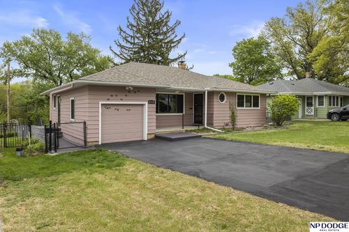 2115 S 38 Street, Omaha, NE, 68105 | Card Image