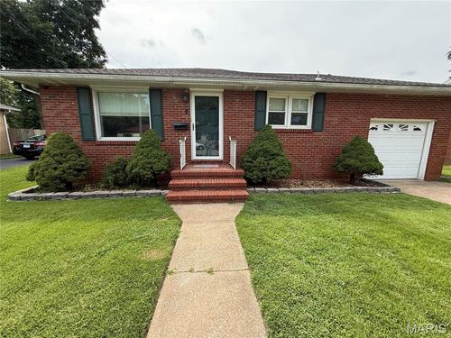 656 N 3rd St, Wood River, IL, 62095-1609 | Card Image