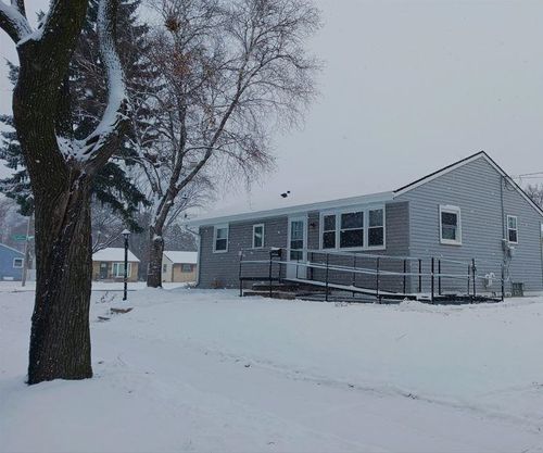 7040 W Tallmadge Pl, Milwaukee, WI, 53218-3957 | Card Image