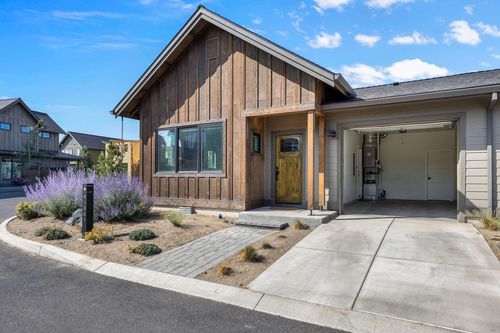 61301 Howe Way, Bend, OR, 97702-3831 | Card Image