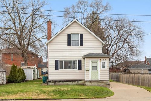 194 Moore Ave S, Waterloo, ON, N2J1X8 | Card Image