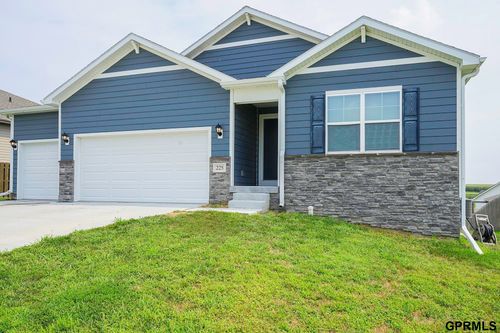 225 N 10th Ave, Springfield, NE, 68059-5706 | Card Image