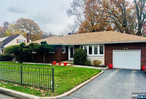 93 Woodrow Ave, Woodland Park, NJ, 07424-2755 | Card Image