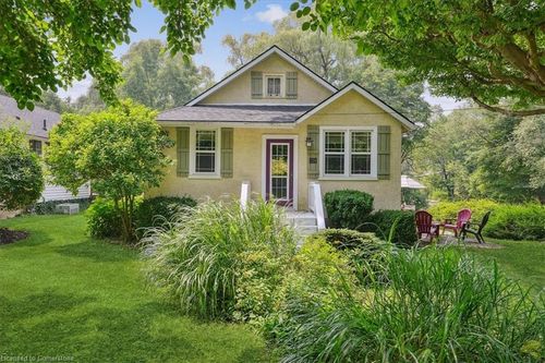 94 Centre St, Niagara on the Lake, ON, L0S1J0 | Card Image