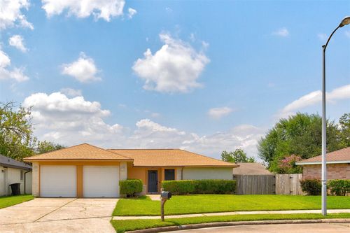 2706 Virginia Colony Dr, Webster, TX, 77598-3216 | Card Image