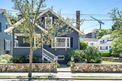 5 Sunset Ave, Medford, MA, 02155-5507 | Card Image
