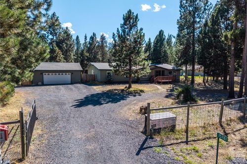 15781 Lava Dr, La Pine, OR, 97739-9908 | Card Image