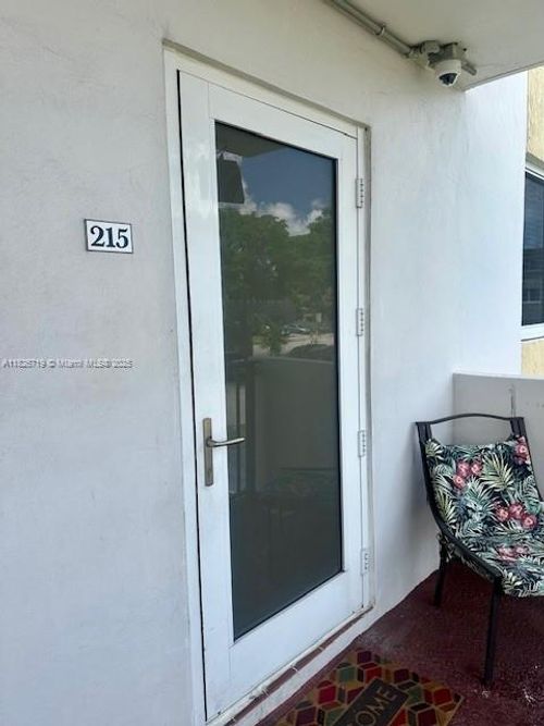 apt-215-5985 Del Lago Cir, Sunrise, FL, 33313-6310 | Card Image