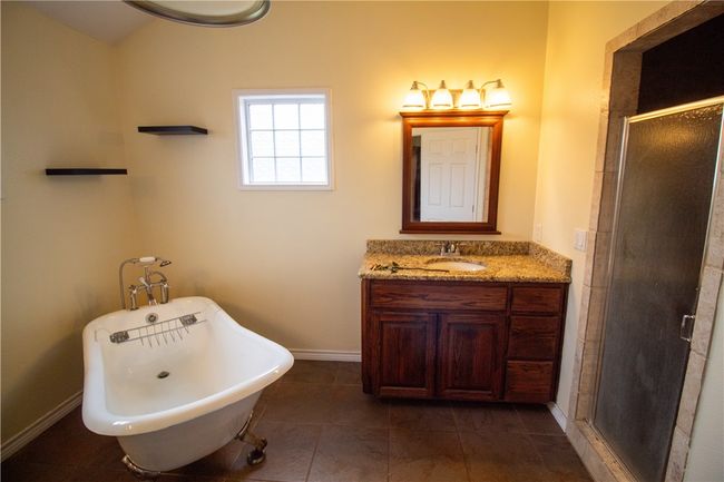 125 Red Bird Rdg, House other with 4 bedrooms, 3 bathrooms and null parking in Beeville TX | Image 12