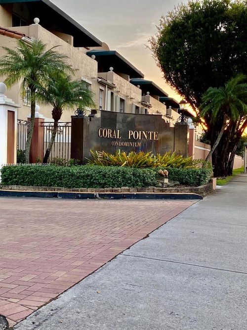 apt-204-8630 Nw 5th Ter, Miami, FL, 33126-6811 | Card Image