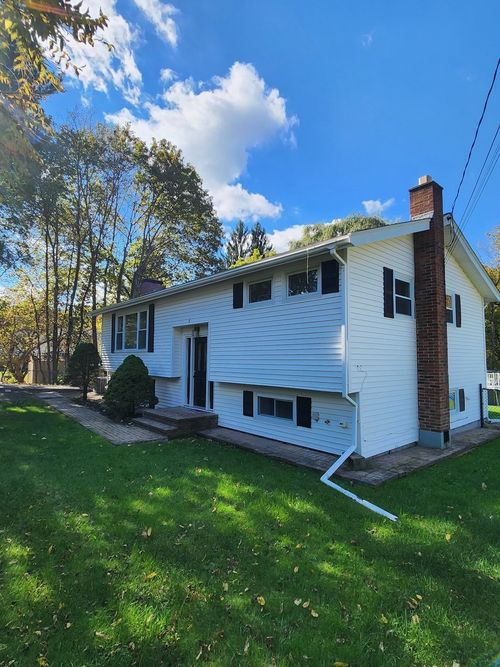 4 Richardson Rd, Hudson, MA, 01749-2824 | Card Image