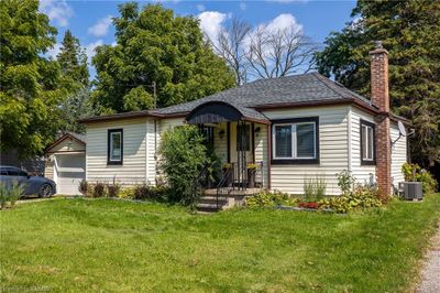 975 5 Th A Ave W, House other with 3 bedrooms, 1 bathrooms and 5 parking in Owen Sound ON | Image 1