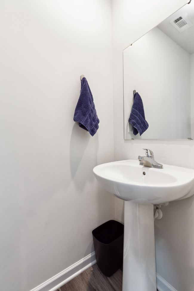 Half Bathroom | Image 10