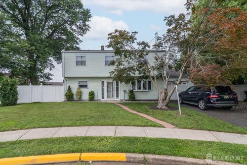 28 Bailey Pl, Sewaren, NJ, 07077-1101 | Card Image