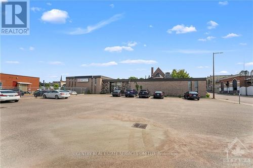 270 Lake St, Pembroke, ON, K8A7Y9 | Card Image