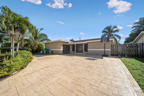 9650 Nw 24th St, Sunrise, FL, 33322-3242 | Card Image