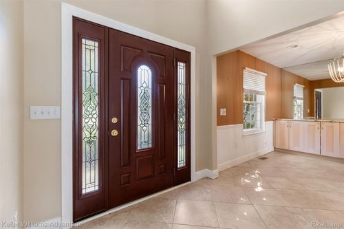 1249 Glenwood Ct, Walled Lake, MI, 48390-2925 | Card Image