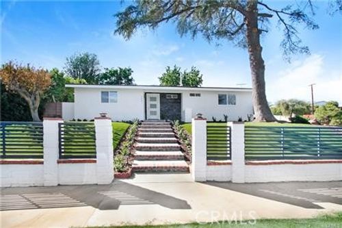 9661 Hayvenhurst Ave, Northridge, CA, 91343-1844 | Card Image