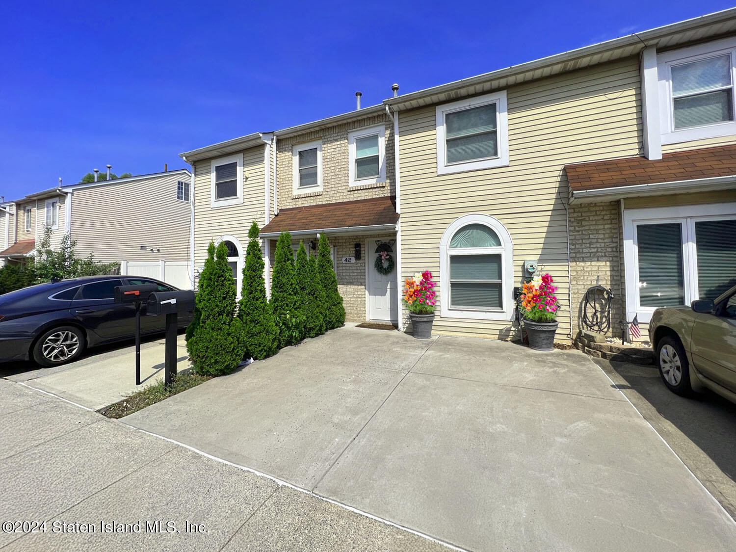 Adrianne Ln, Staten Island, NY 10303