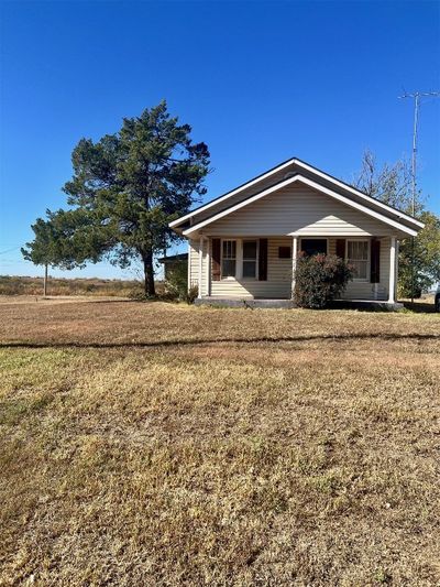 View of front facade featuring a front yard | Image 2