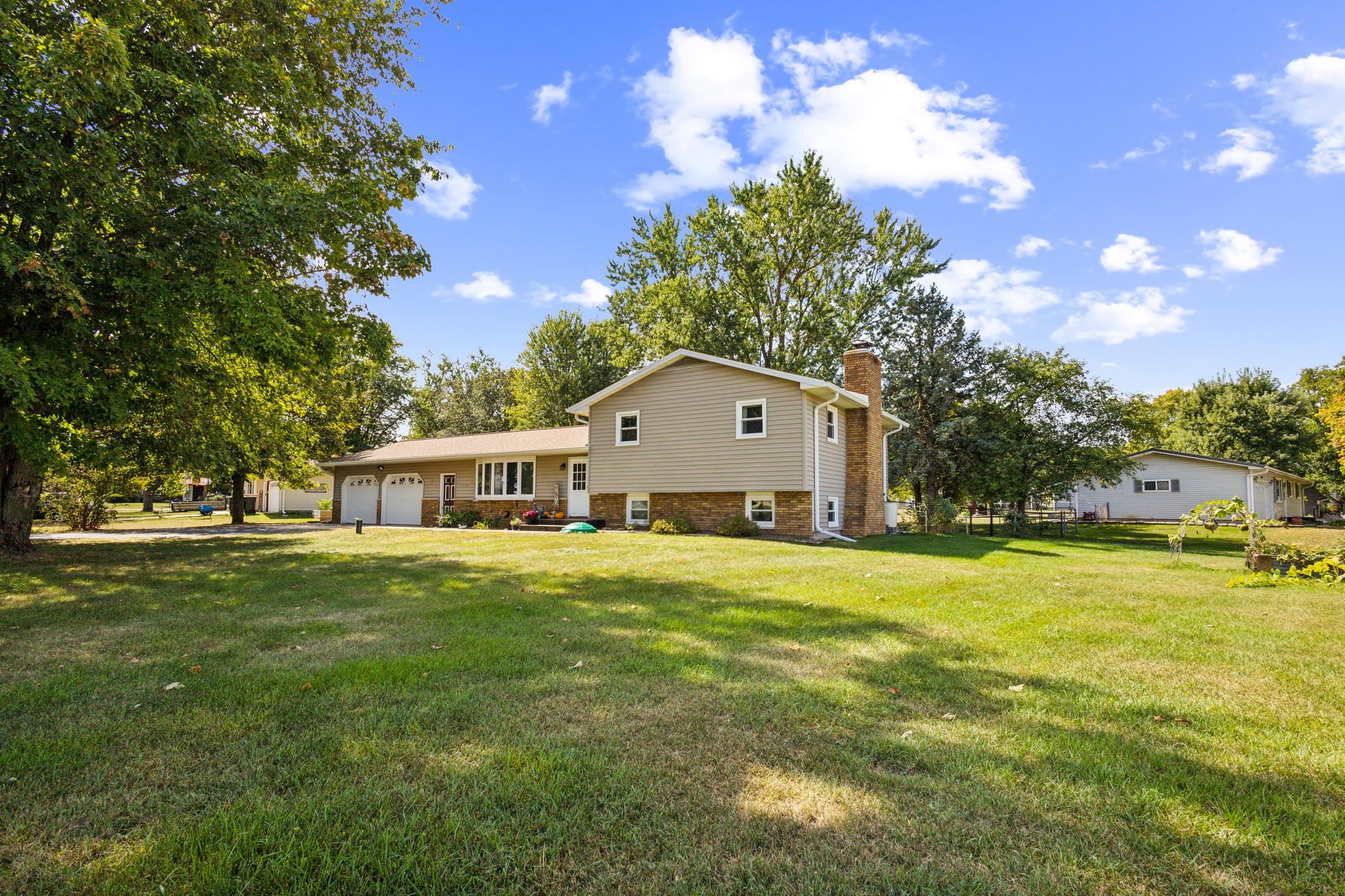Theresa Ct, Brodhead, WI 53520