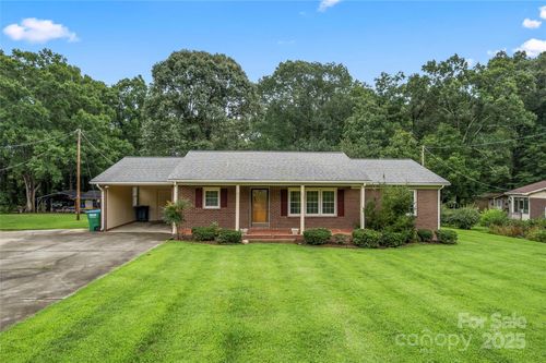 320 Forest Park Dr, Denton, NC, 27239-8018 | Card Image