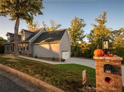 212 Hyde Park Road, House other with 3 bedrooms, 2 bathrooms and null parking in Winfield WV | Image 1