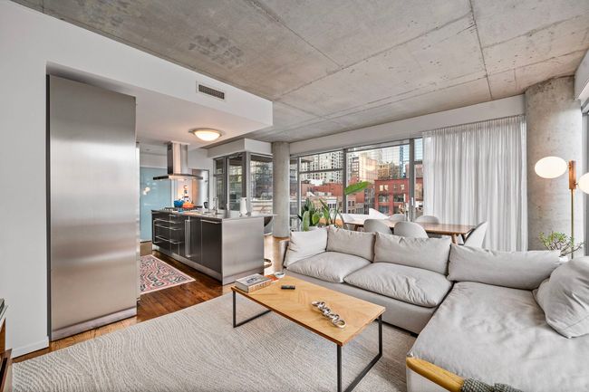APT-603 - 201 W Grand Ave, Condo with 2 bedrooms, 2 bathrooms and 1 parking in CHICAGO IL | Image 5