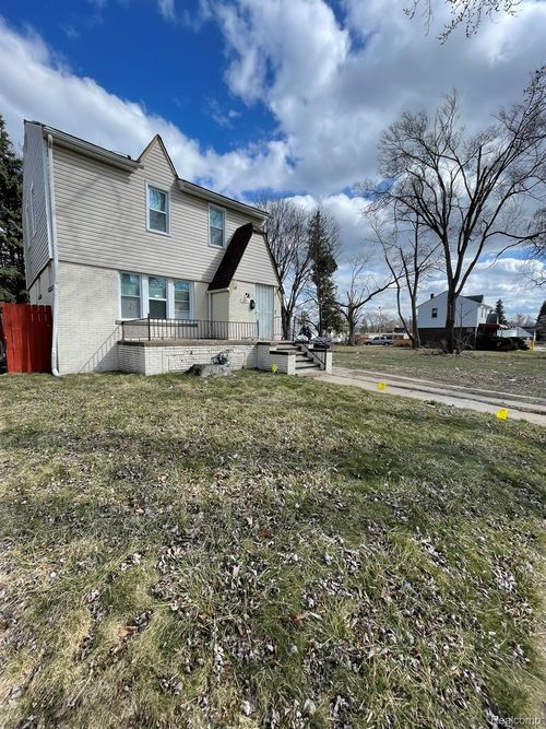 19156 Waltham St, Detroit, MI, 48205-2123 | Card Image