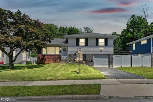 1109 Brookwood Ln, SECANE, PA, 19018-3512 | Card Image