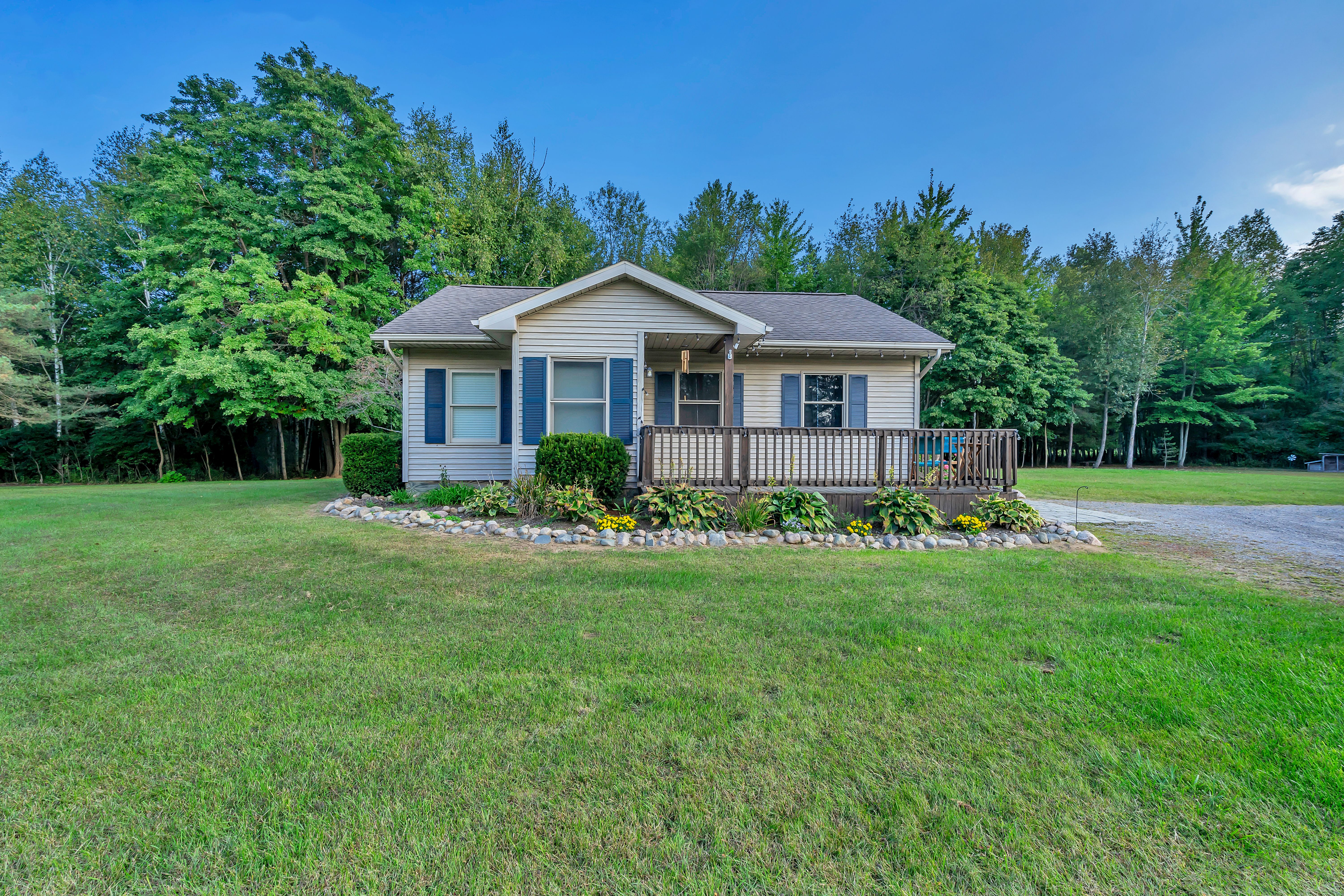 Ellis Rd, Millington, MI 48746