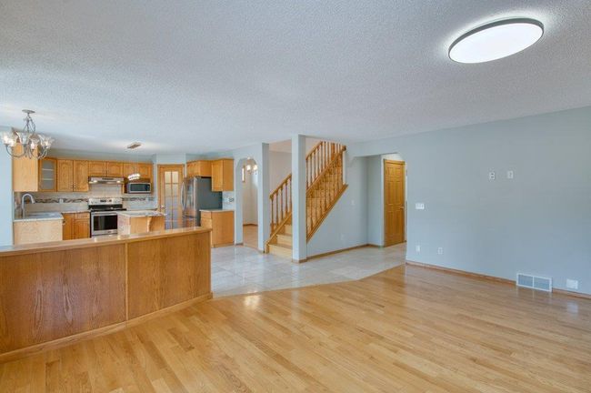 206 Valley Glen Bay Nw, Home with 4 bedrooms, 3 bathrooms and 4 parking in Calgary AB | Image 15