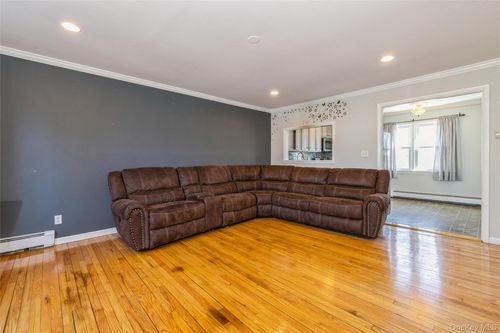 92-92 Cardinal Ln, Islip, NY, 11751-3326 | Card Image