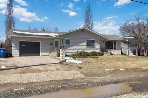8 Park Avenue, Langham, SK, S0K2L0 | Card Image