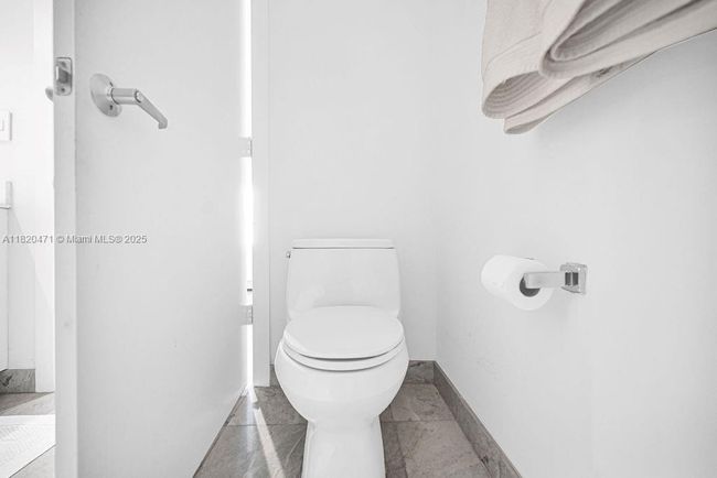 APT-806 - 1050 Brickell Ave, Condo with 1 bedrooms, 2 bathrooms and null parking in Miami FL | Image 27