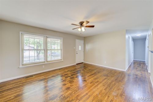 624 S Pam Ave, Saint Charles, MO, 63301-4857 | Card Image