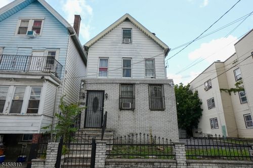 55 Winthrop St, Newark, NJ, 07104-3518 | Card Image