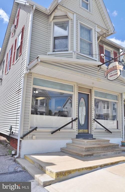 12 W Main St, NEW FREEDOM, PA, 17349-7906 | Card Image