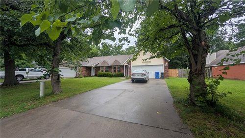 2046 E Farr Ln, Fayetteville, AR, 72703-3899 | Card Image
