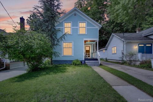 398 Howard Ave, Grand Haven, MI, 49417-1811 | Card Image